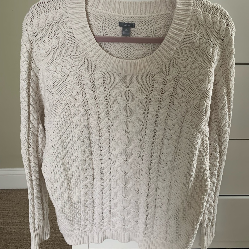 Aerie cable knit sweater. Size XL. Good condition